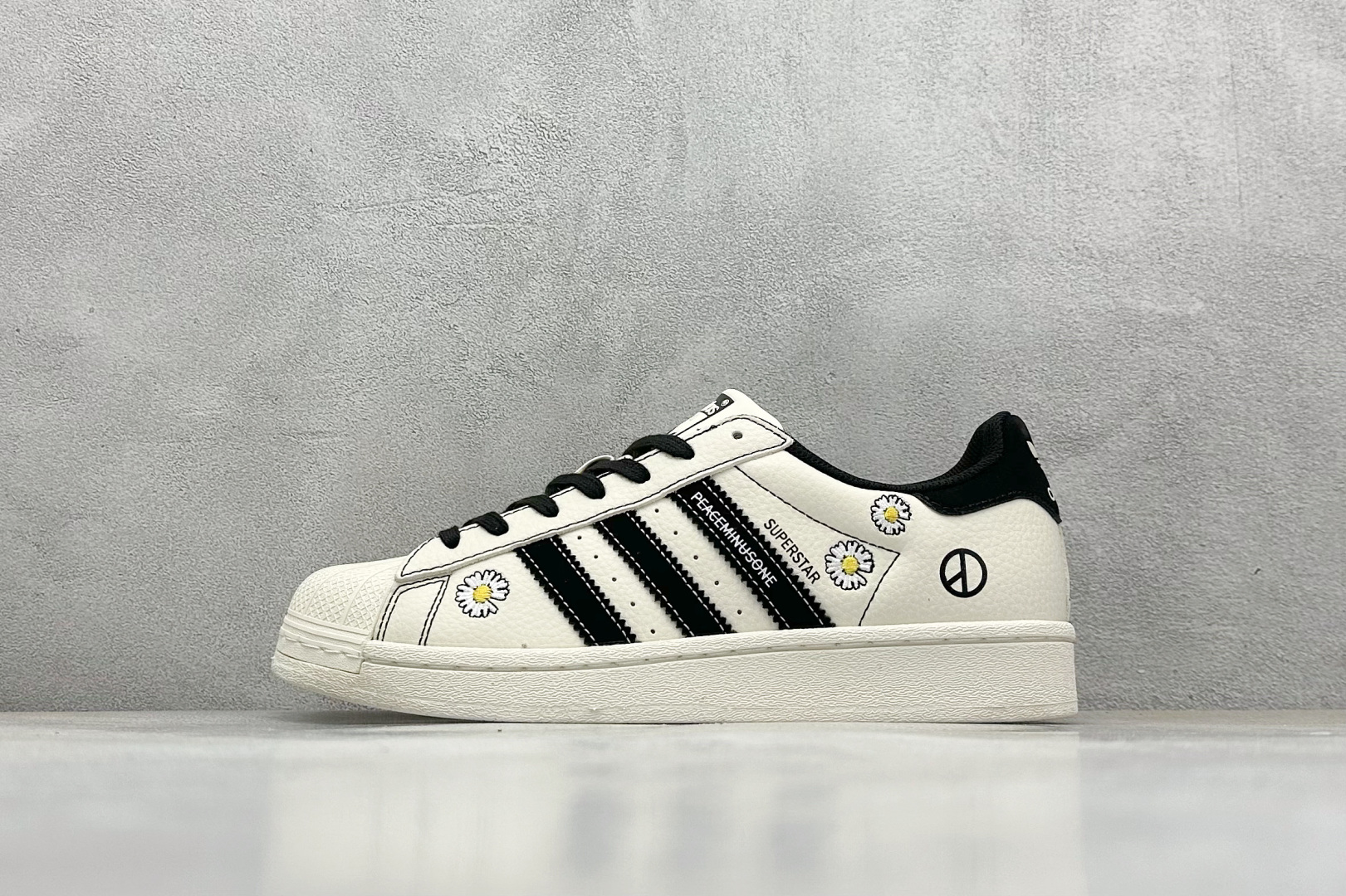 AD Originals Superstar x Peaceminusone 白黑小雏菊 XG0001