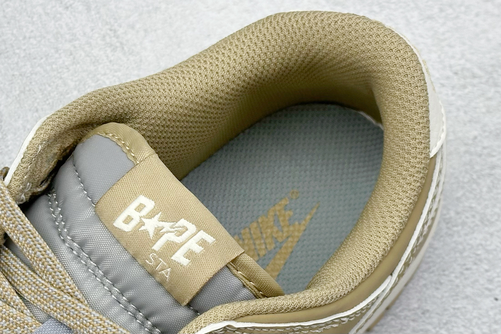  终端放店
XC版 Nike SB Dunk Low“ Bape联名——米灰棕”  周年高端定制 低帮休