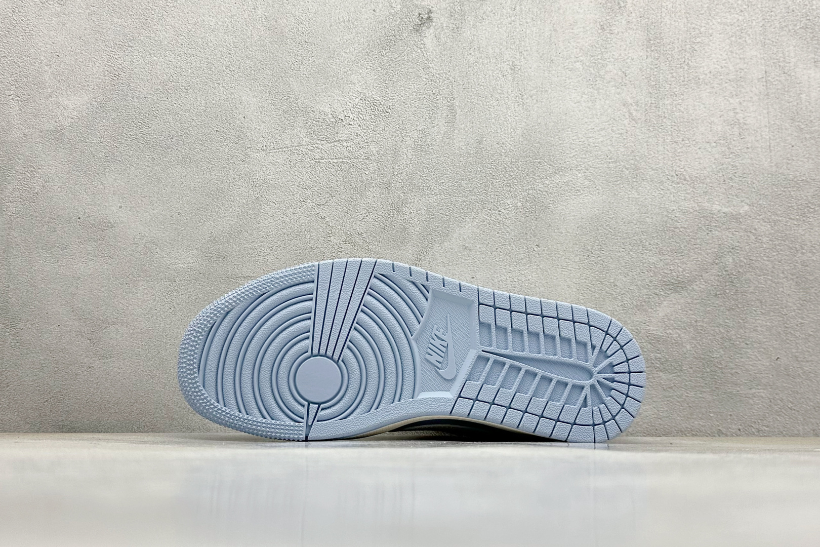 终端放店
XC版 Fragment x TS x Air Jordan 1 Low x LV
三方联名