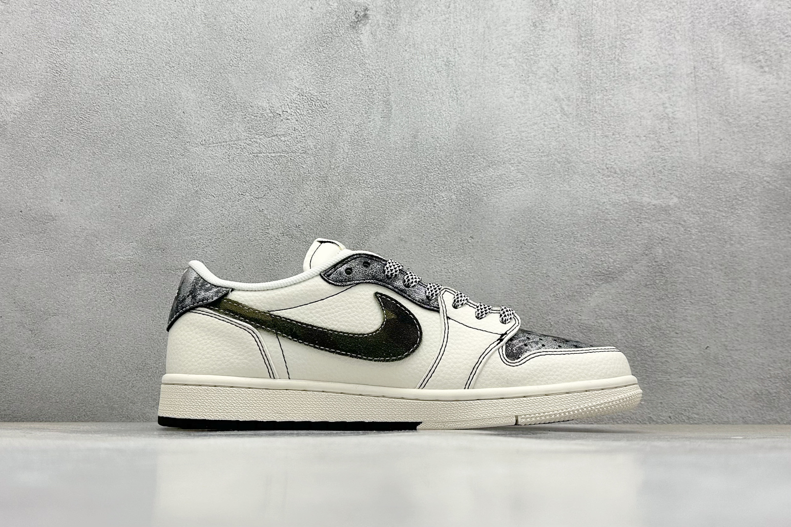 Travis Scott x Fragment Design x Air Jordan 1 Low OG SP AJ1 斯图西联名 双拼迷彩勾 低帮文化休闲板鞋 XS7089-548