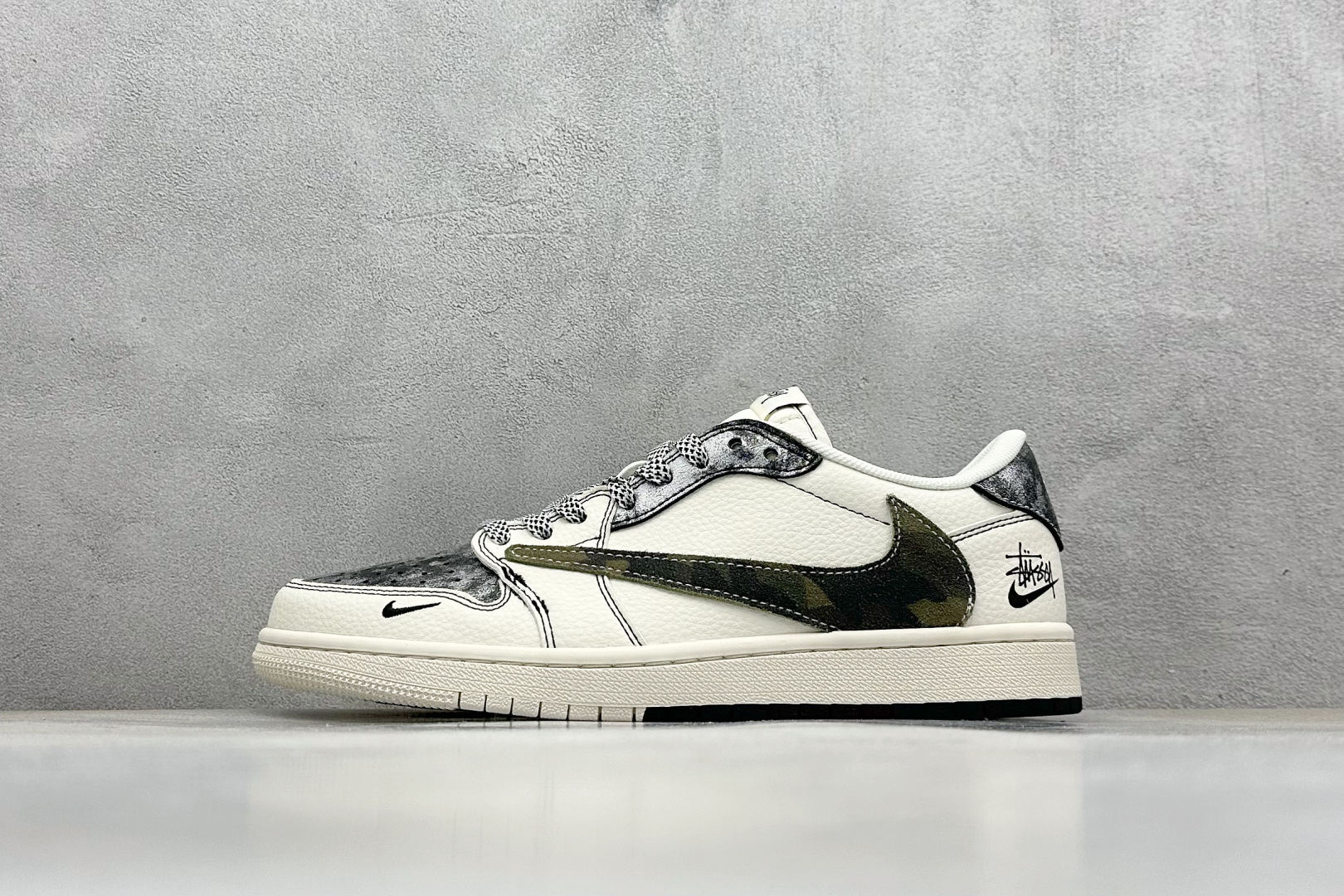 Travis Scott x Fragment Design x Air Jordan 1 Low OG SP AJ1 斯图西联名 双拼迷彩勾 低帮文化休闲板鞋 XS7089-548