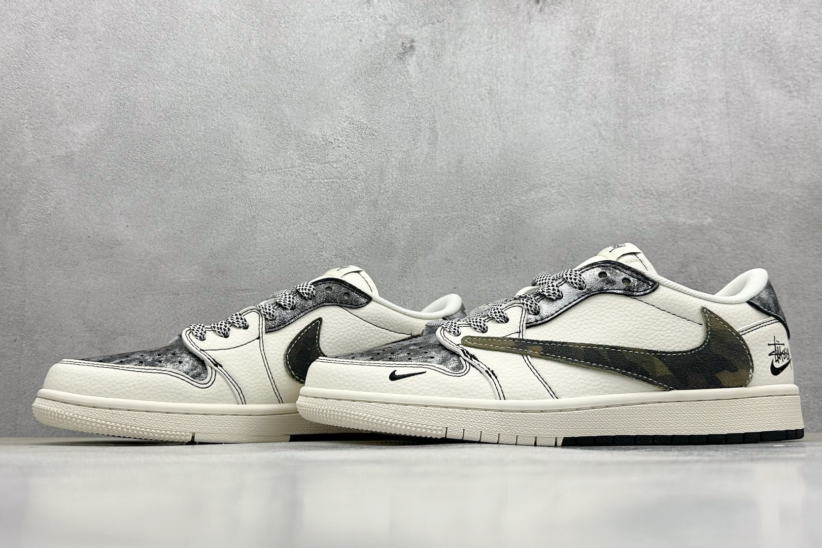 Travis Scott x Fragment Design x Air Jordan 1 Low OG SP AJ1 斯图西联名 双拼迷彩勾 低帮文化休闲板鞋 XS7089-548