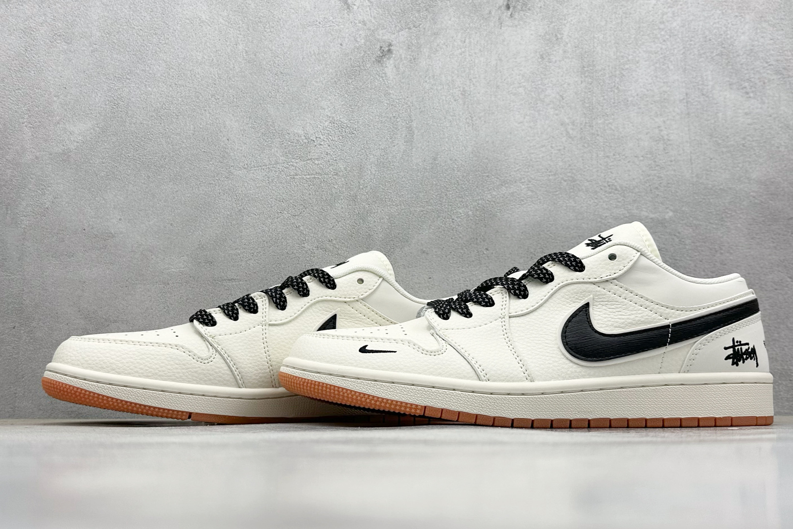 XS版 Air Jordan 1 Low AJ1 乔1 斯图西联名 黑勾生胶 XX3168-170
