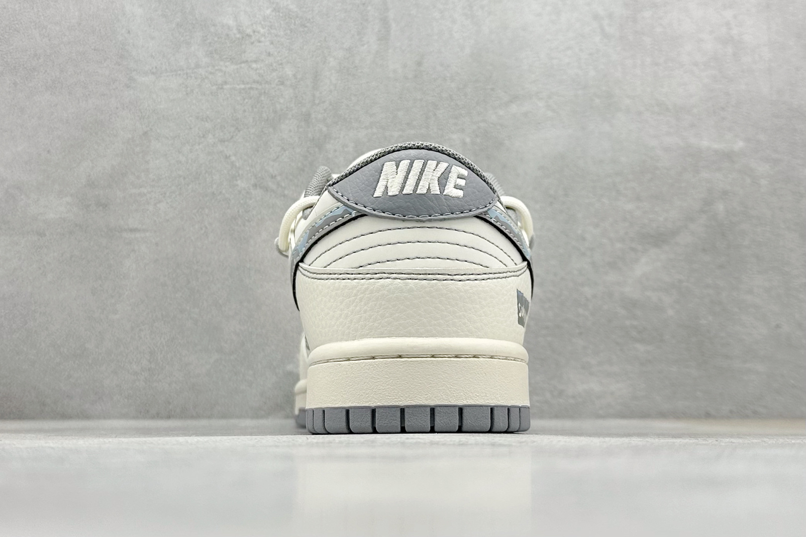 Nike SB Dunk Low Sup系列 绑带米白涂鸦勾 周年高端定制 低帮休闲板鞋 DM6868-080