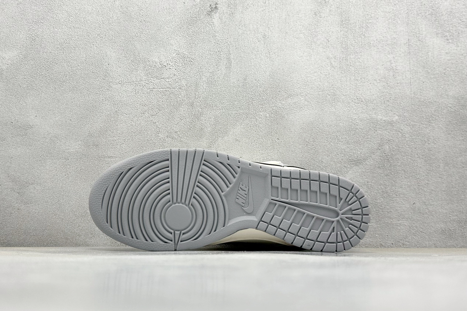 Nike SB Dunk Low Sup系列 绑带米白涂鸦勾 周年高端定制 低帮休闲板鞋 DM6868-080
