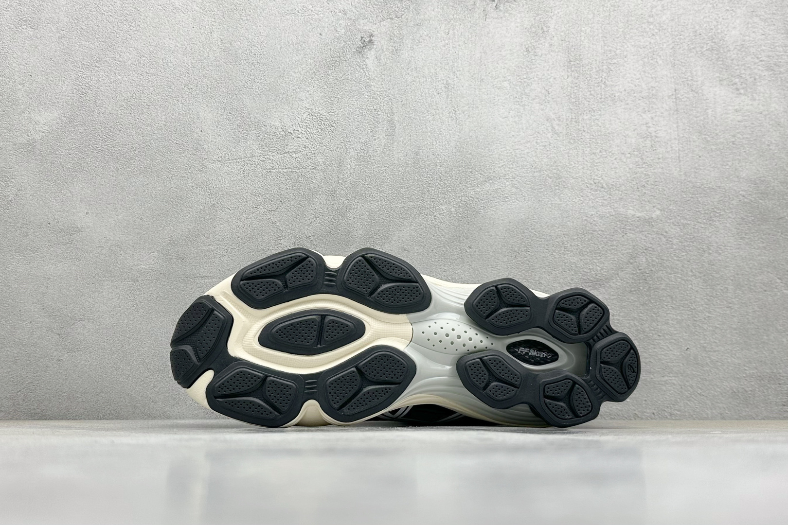 Asics Gel-Kinetic Fluent 亚瑟士运动休闲透气专业跑鞋