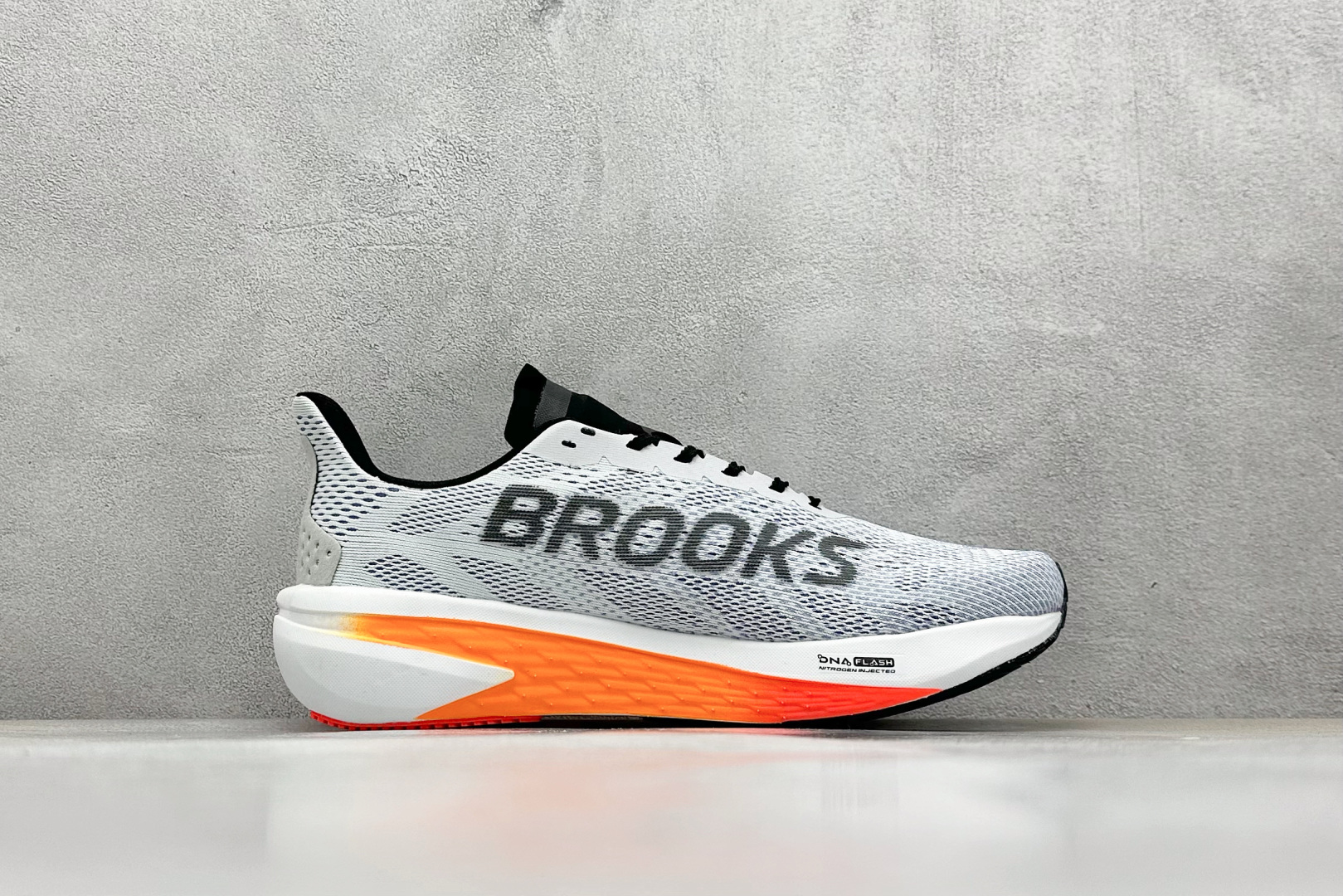 Brooks Hyperion Max 2 布鲁克斯 烈风系列低帮透气缓震支撑休闲运动慢跑鞋 110432 1D 443