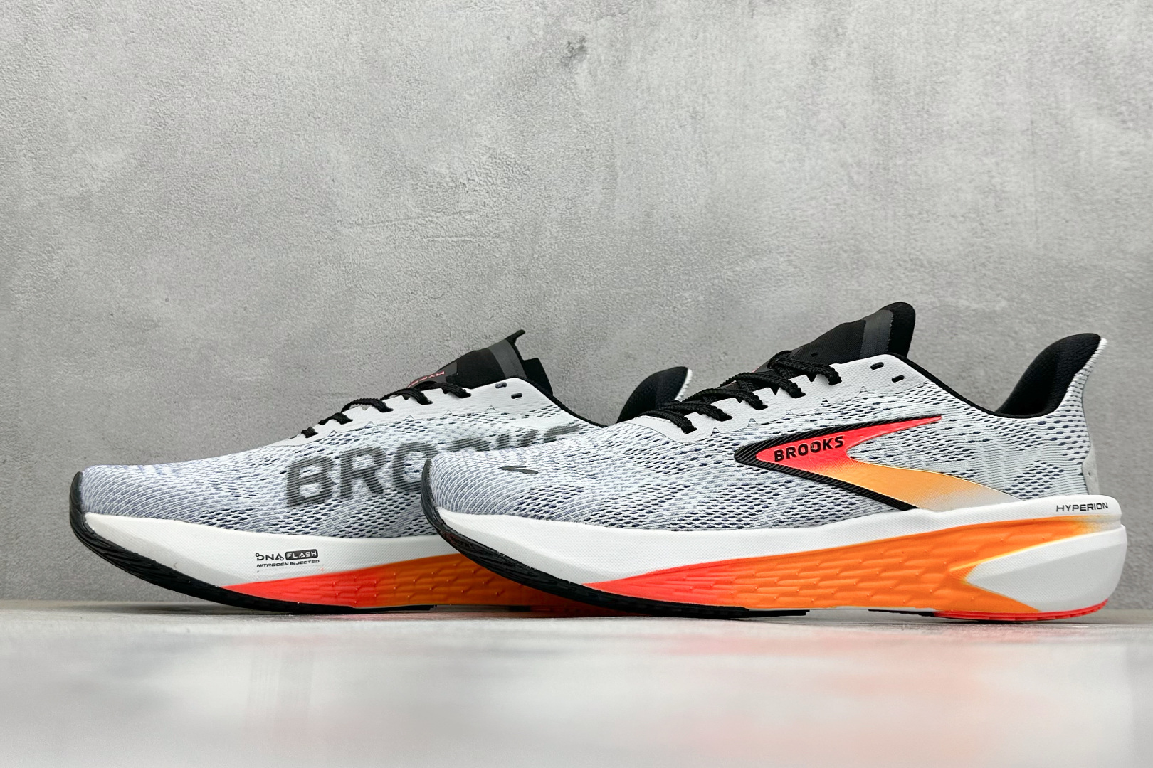 Brooks Hyperion Max 2 布鲁克斯 烈风系列低帮透气缓震支撑休闲运动慢跑鞋 110432 1D 443