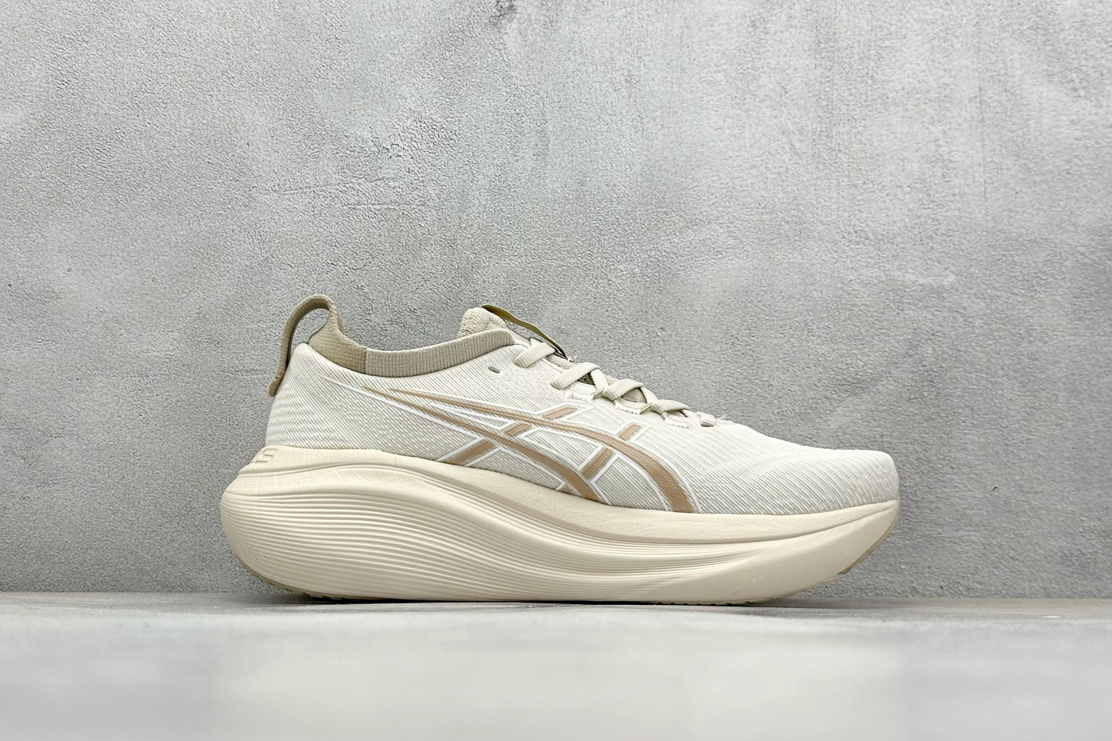 Asics Gel-Nimbus 27 亚瑟士复古透气休闲鞋缓震男子耐磨跑步鞋 1011C096-200