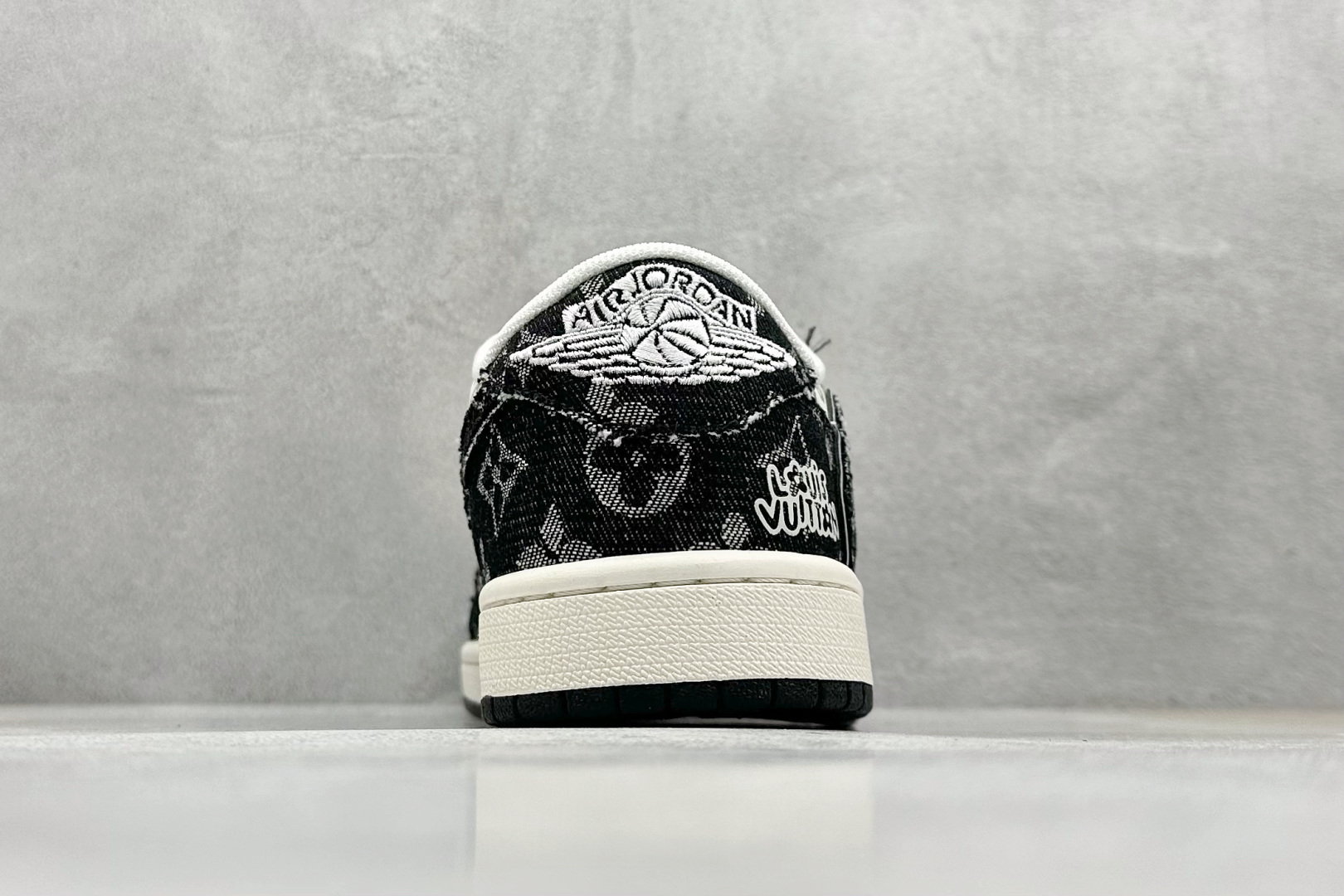 Travis Scott x Nike Air Jordan 1 Low x Louis Vuitton Air Jordan 1 Low 反转绿白棕小钩倒钩 XD0798-301