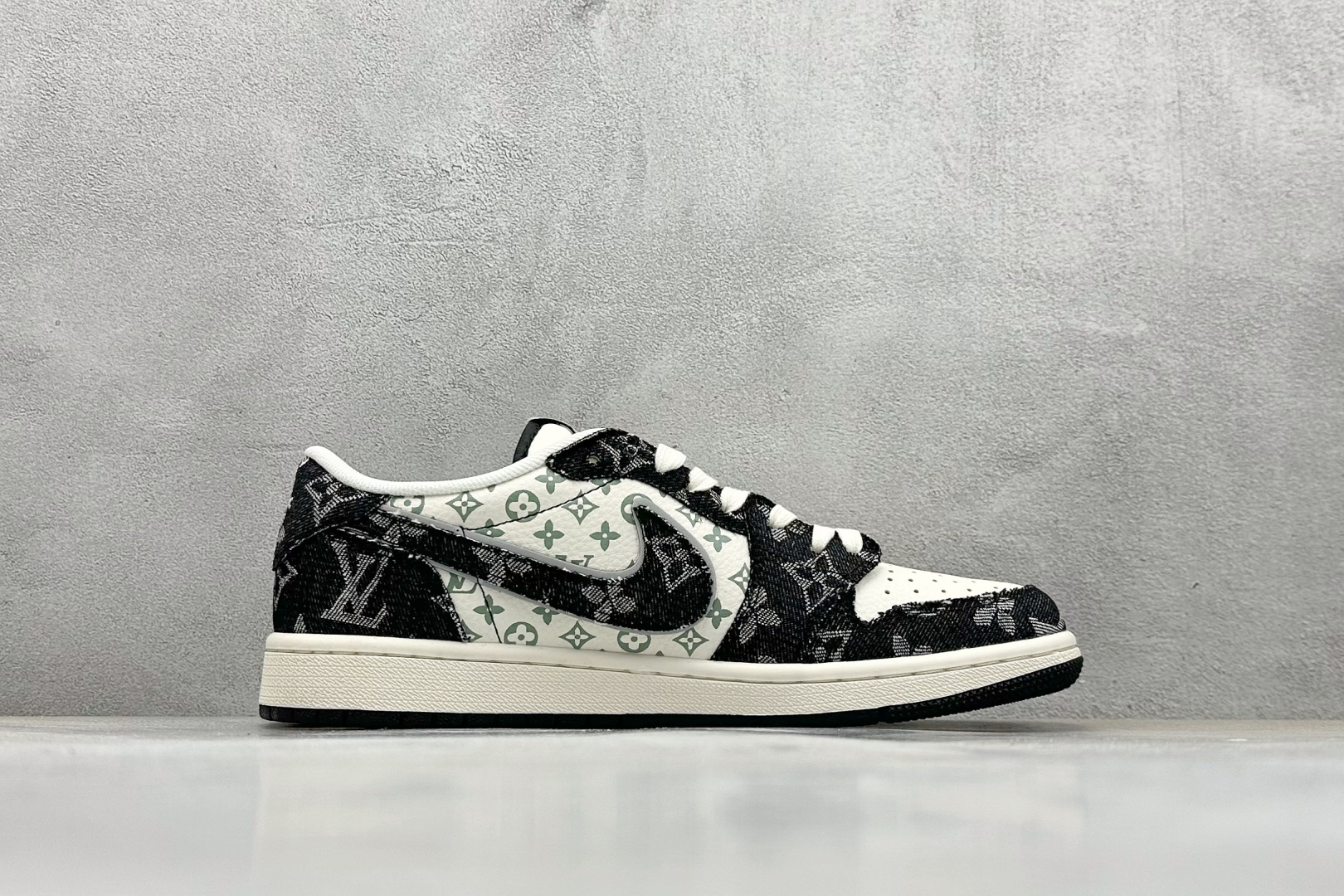 Travis Scott x Nike Air Jordan 1 Low x Louis Vuitton Air Jordan 1 Low 反转绿白棕小钩倒钩 XD0798-301