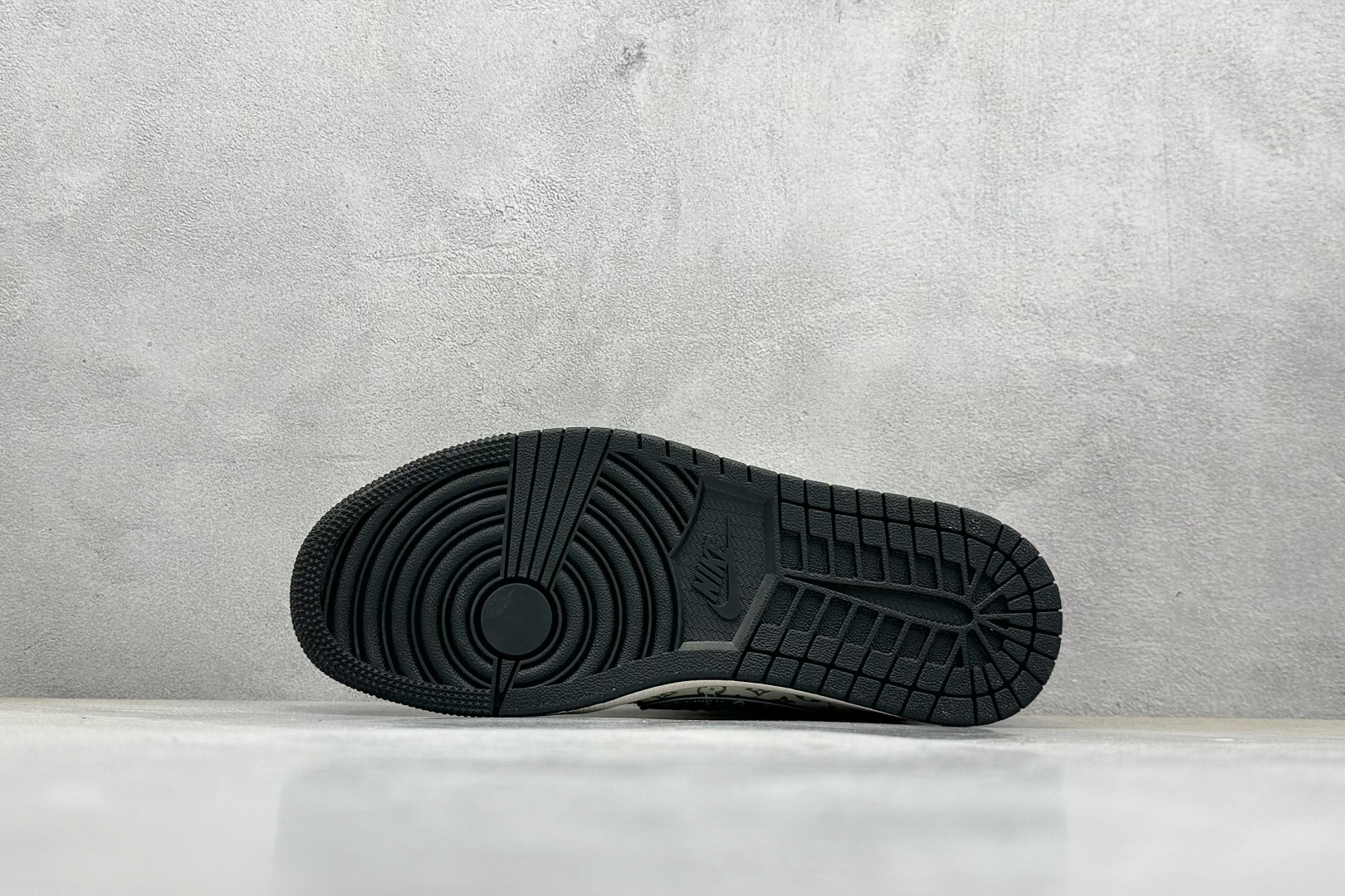 Travis Scott x Nike Air Jordan 1 Low x Louis Vuitton Air Jordan 1 Low 反转绿白棕小钩倒钩 XD0798-301