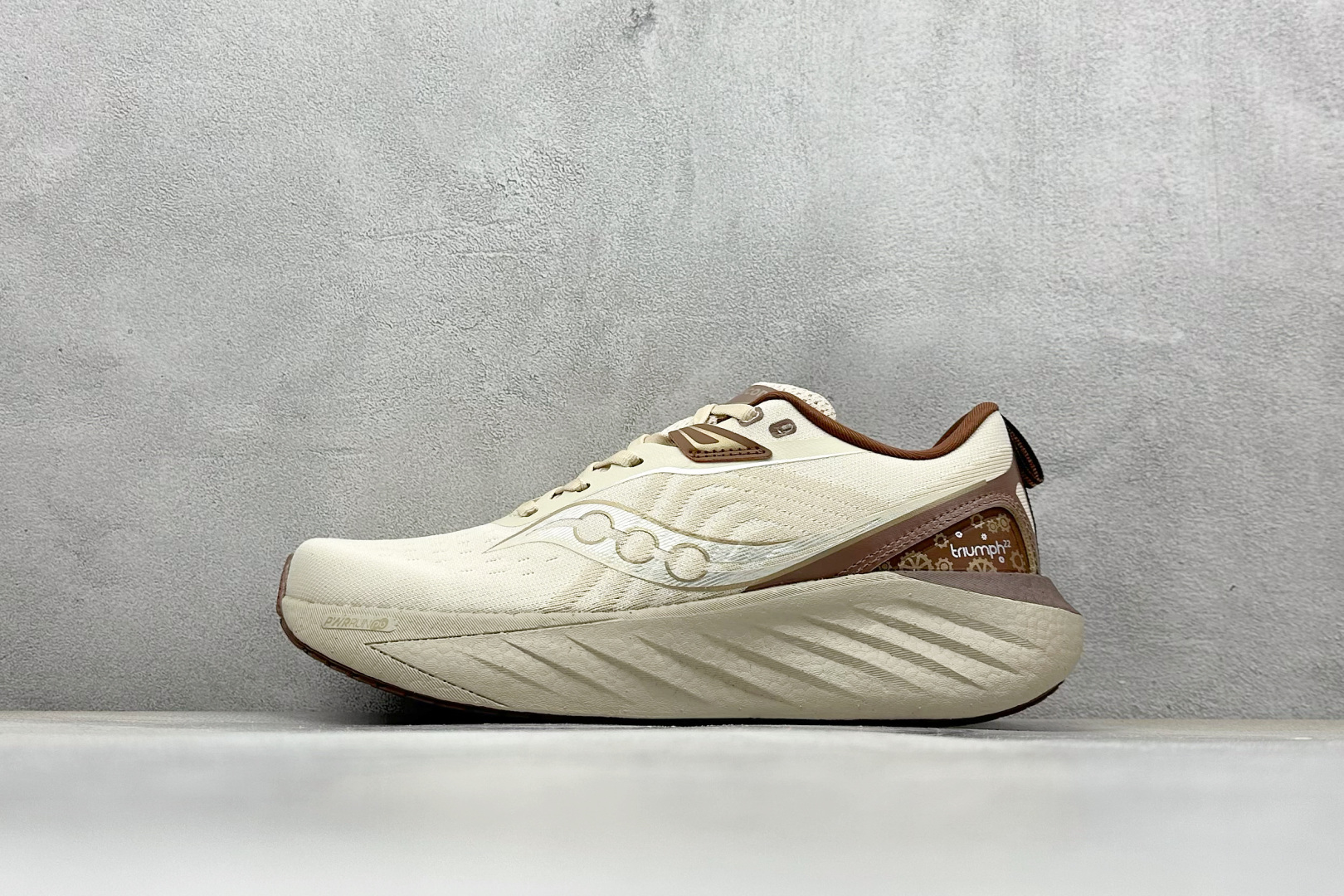 SF版 Saucony Triumph 索康尼胜利22代旗舰级缓震型跑鞋