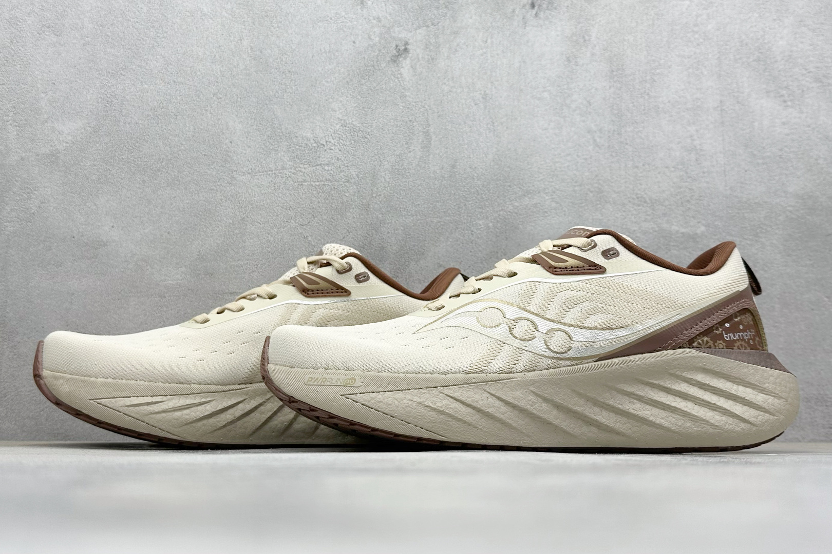 SF版 Saucony Triumph 索康尼胜利22代旗舰级缓震型跑鞋