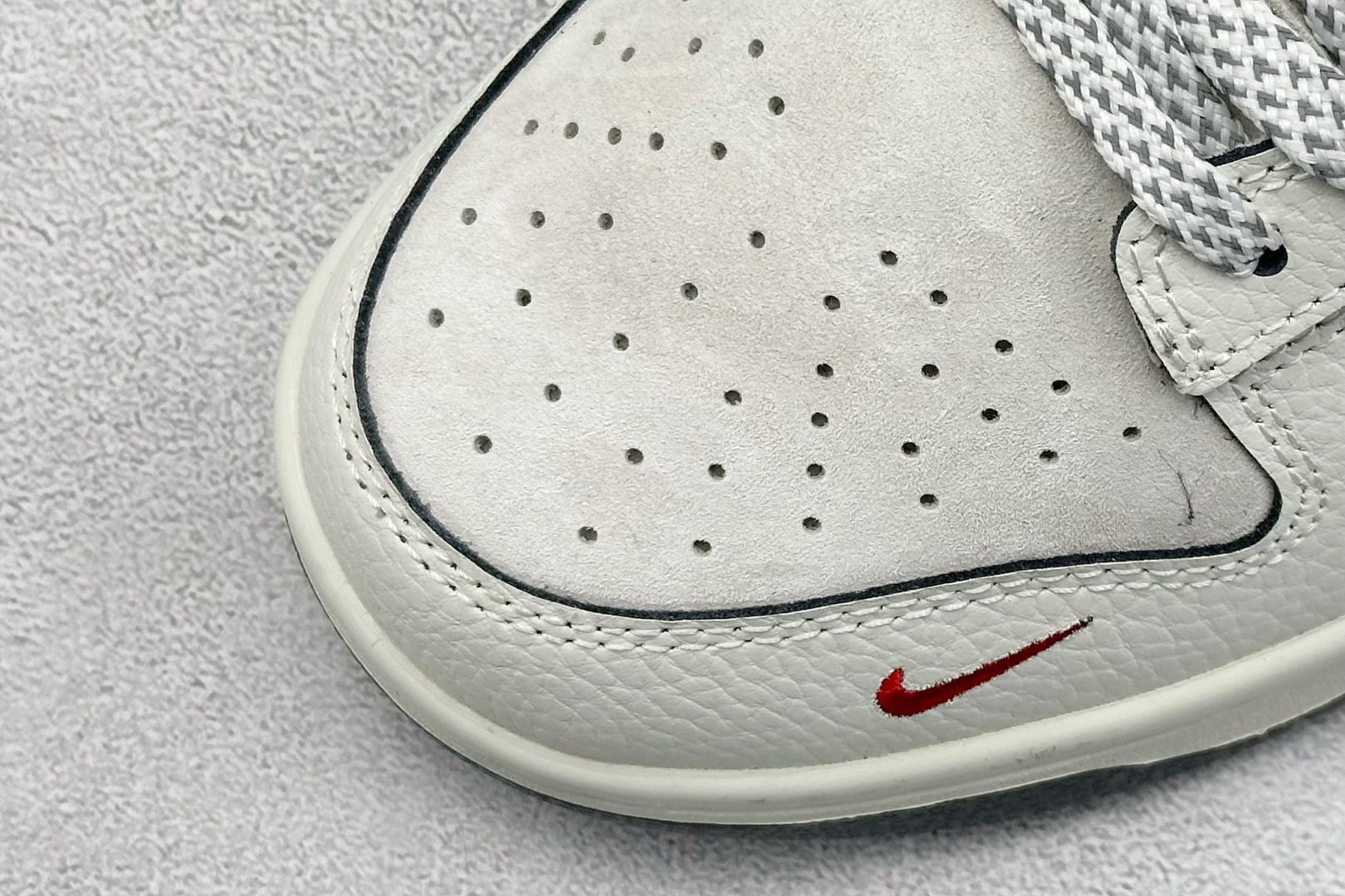 SC版 Nike SB Dunk Low 联名三勾 奶白深灰底配色 低帮休闲运动滑板板鞋 SC9207-412