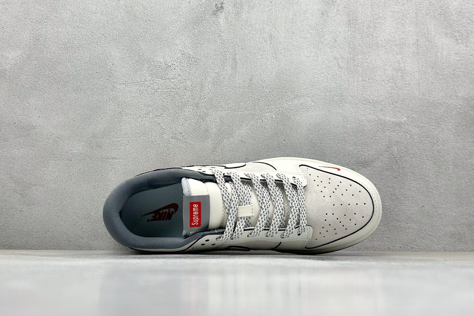 SC版 Nike SB Dunk Low 联名三勾 奶白深灰底配色 低帮休闲运动滑板板鞋 SC9207-412