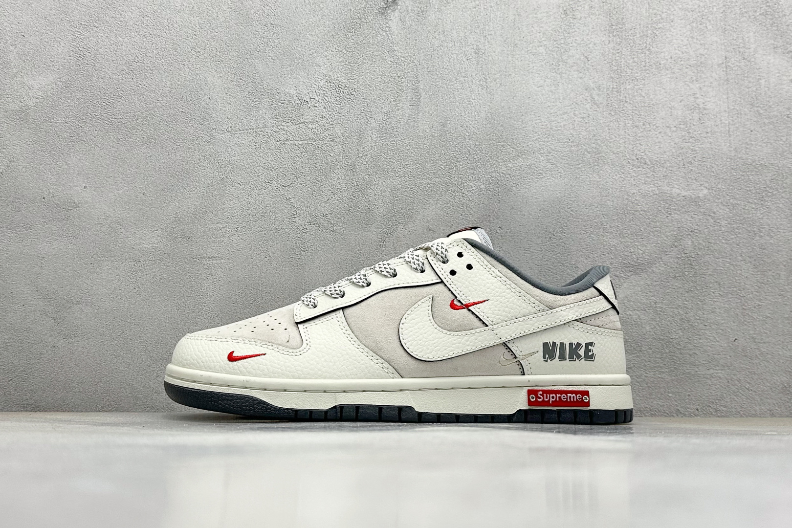 SC版 Nike SB Dunk Low 联名三勾 奶白深灰底配色 低帮休闲运动滑板板鞋 SC9207-412