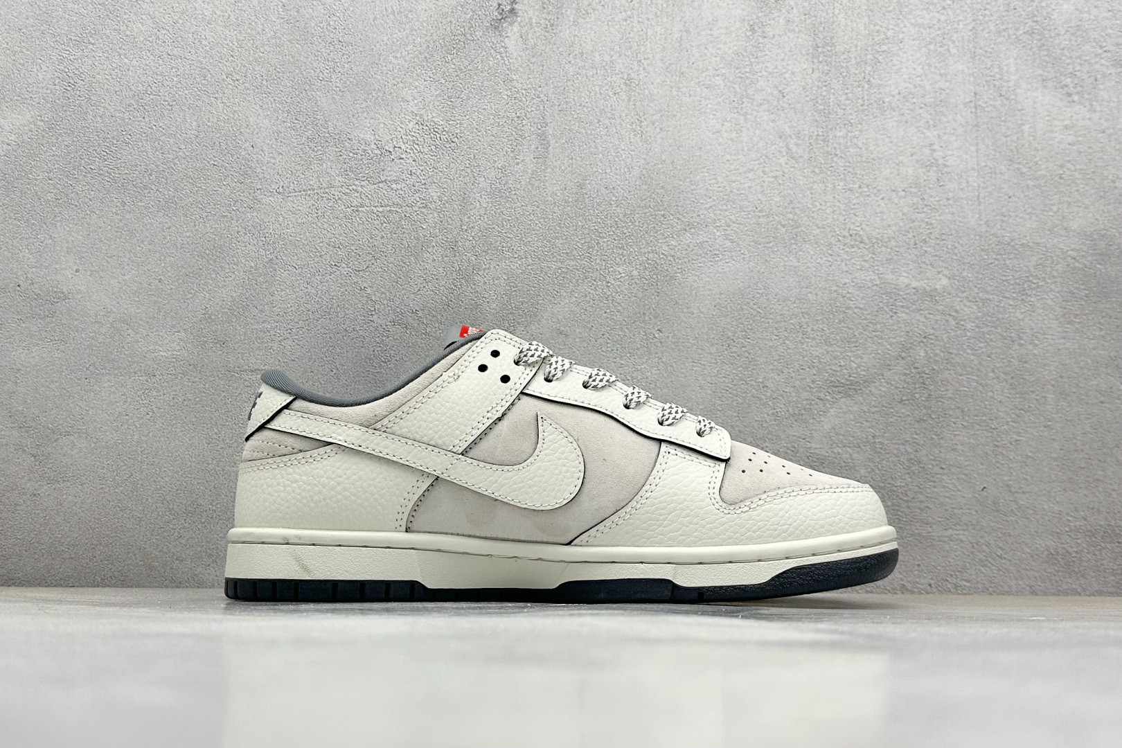 SC版 Nike SB Dunk Low 联名三勾 奶白深灰底配色 低帮休闲运动滑板板鞋 SC9207-412