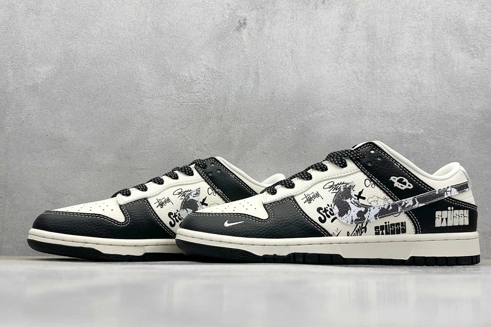 Nike SB Dunk Low 斯图西联名 黑白涂鸦 周年高端定制 低帮休闲板鞋 XS6089-590