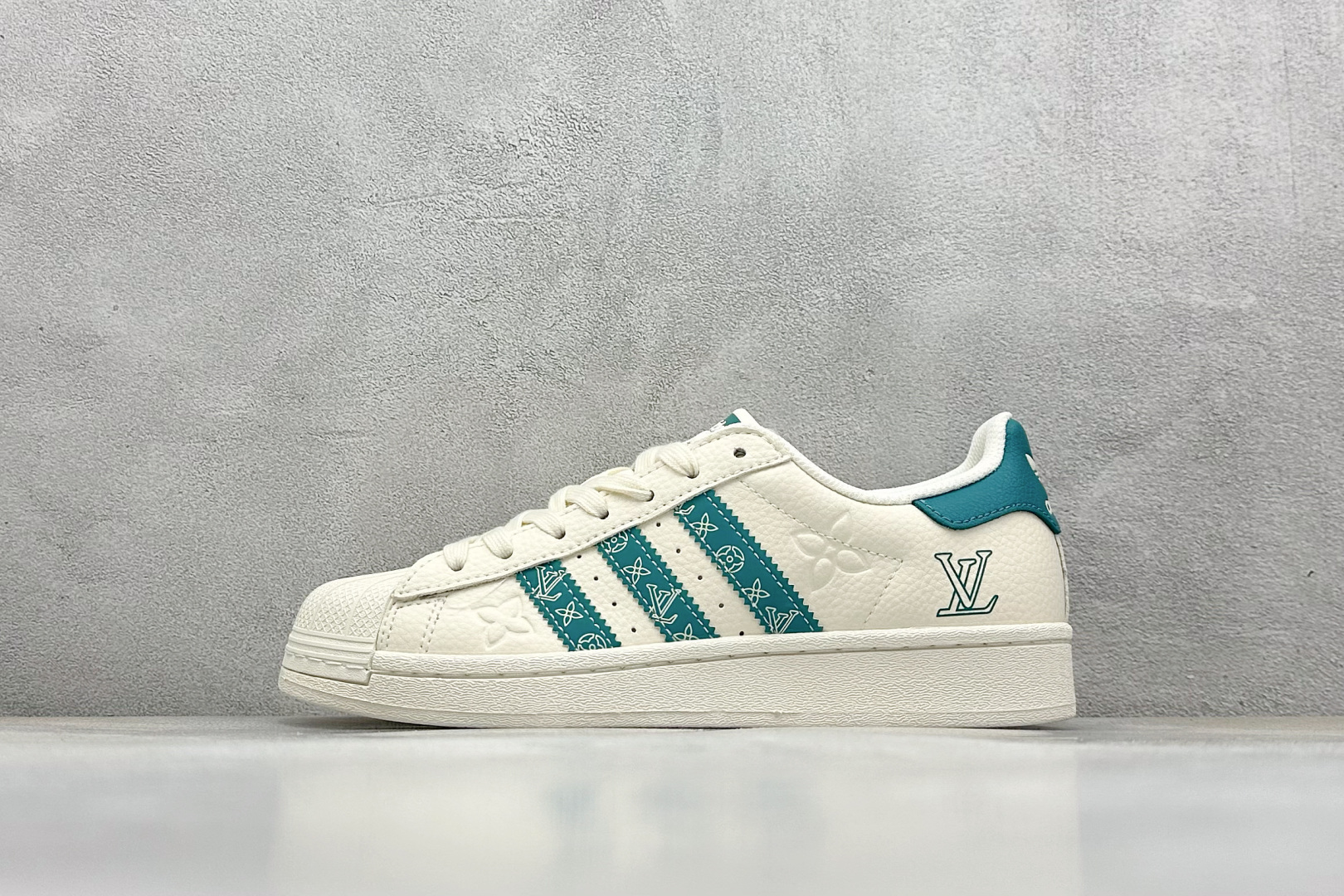 AD Originals Superstar x Louis Vuitton 白青 AD0001