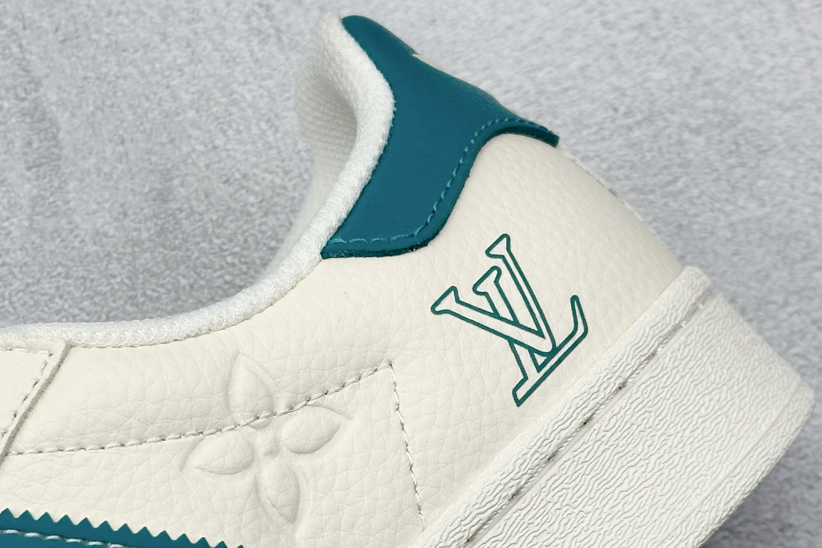 AD Originals Superstar x Louis Vuitton 白青 AD0001