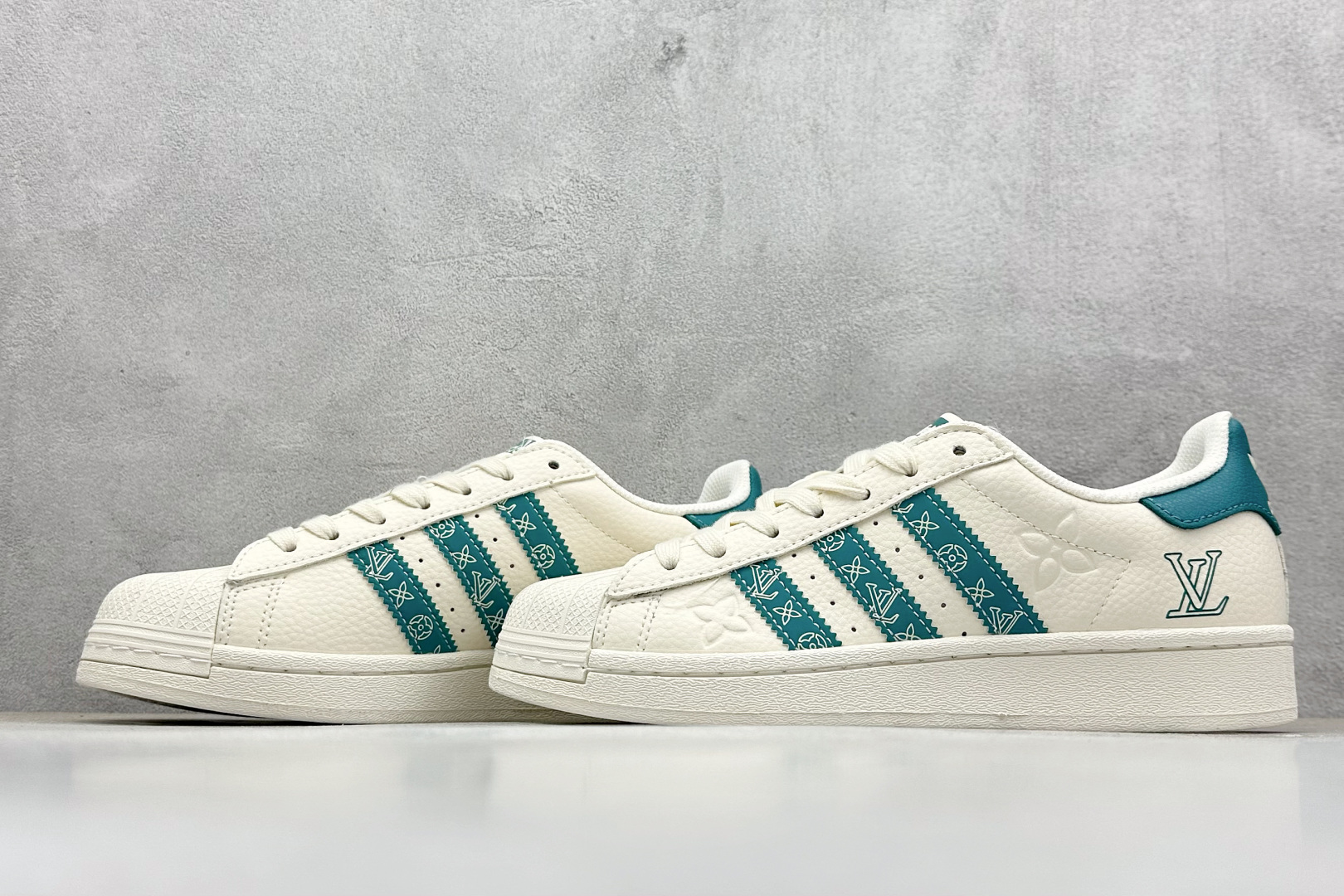 AD Originals Superstar x Louis Vuitton 白青 AD0001