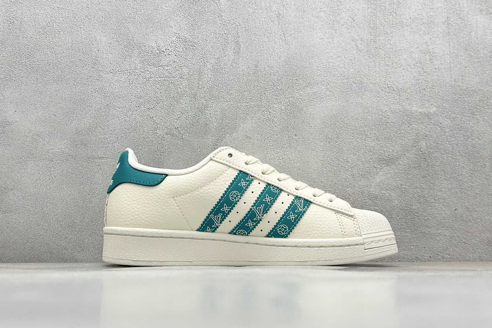 AD Originals Superstar x Louis Vuitton 白青 AD0001
