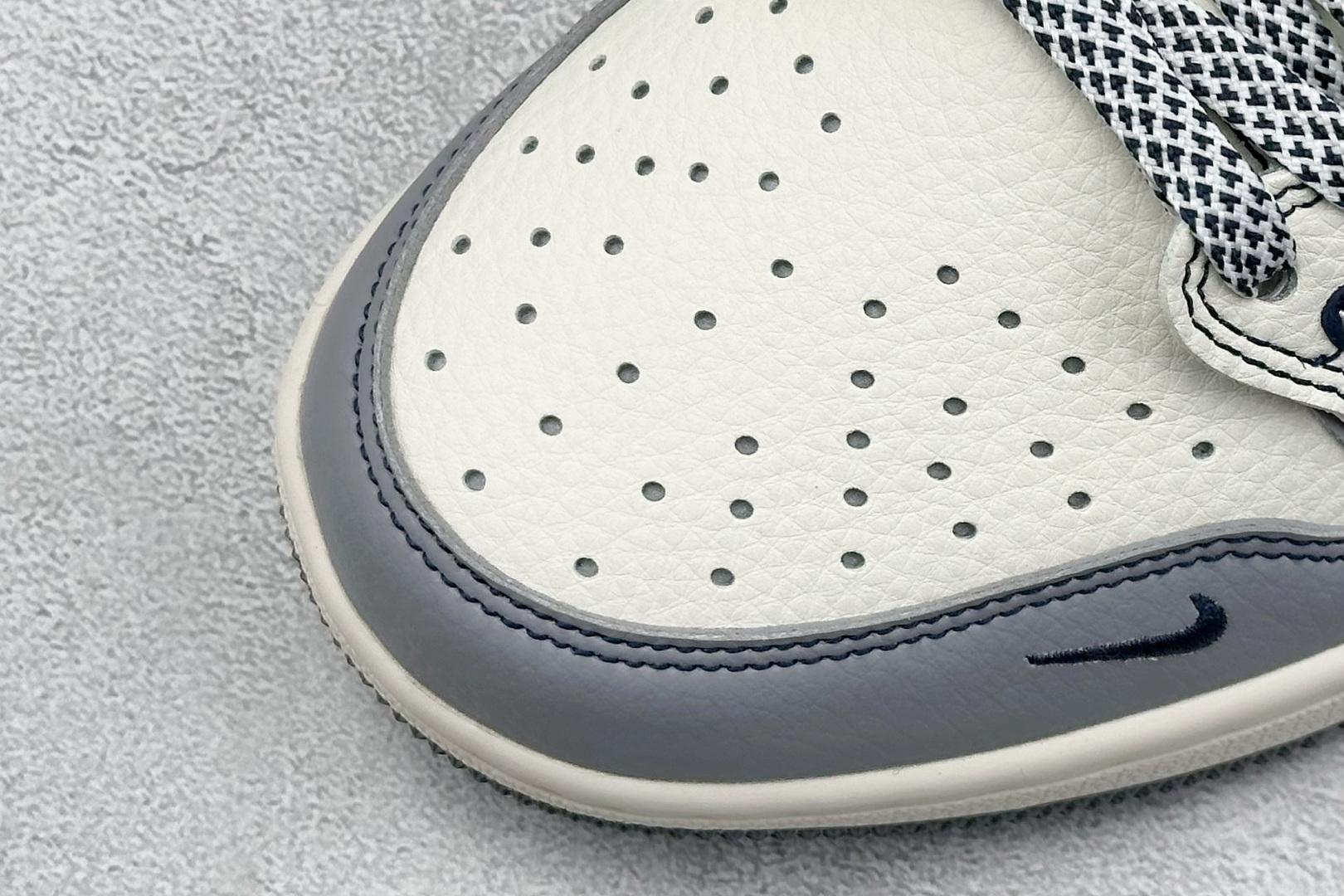 Travis Scott x Nike Air Jordan 1 Low x GUCCI Air Jordan 1 Low 反转灰白蓝小钩 XF8698-076