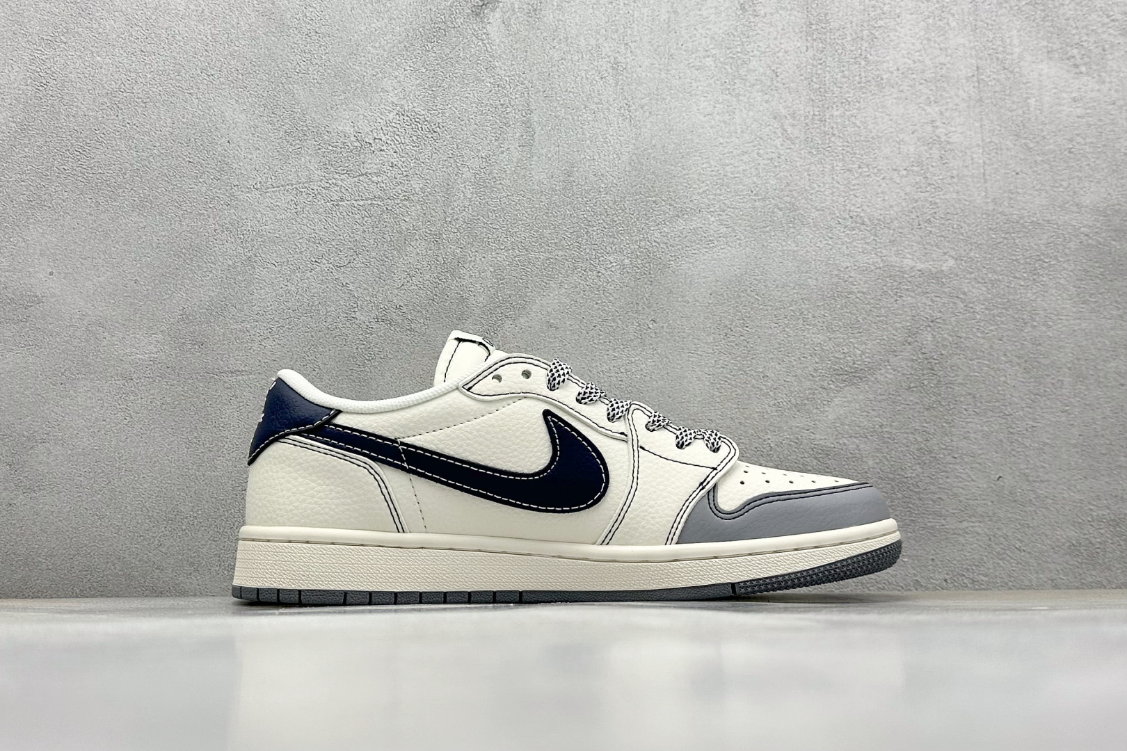 Travis Scott x Nike Air Jordan 1 Low x GUCCI Air Jordan 1 Low 反转灰白蓝小钩 XF8698-076