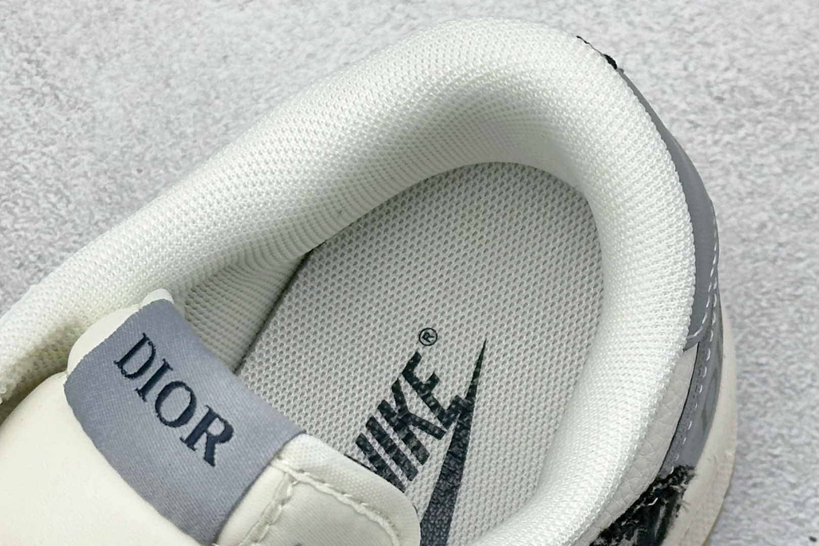 Travis Scott x Nike Air Jordan 1 Low x DIOR Air Jordan 1 Low 反转灰白黑 XF8698-077