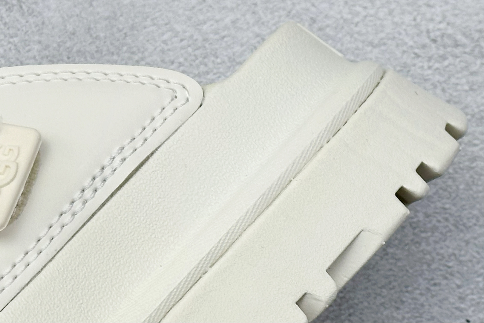 150 UGG GoldenGlow Slide 简约时尚 EVA 防磨一字拖鞋 1167430