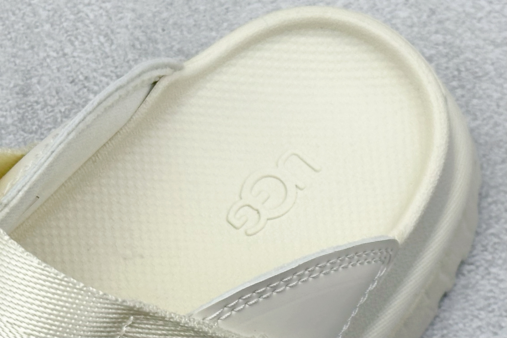 150 UGG GoldenGlow Slide 简约时尚 EVA 防磨一字拖鞋 1167430