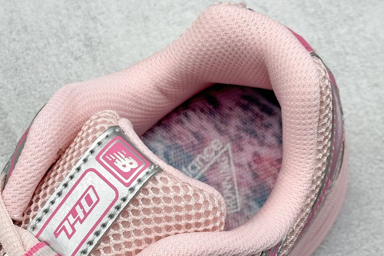 180 A版 New Balance NB740 轻便复古休闲运动跑步鞋 U740AP2