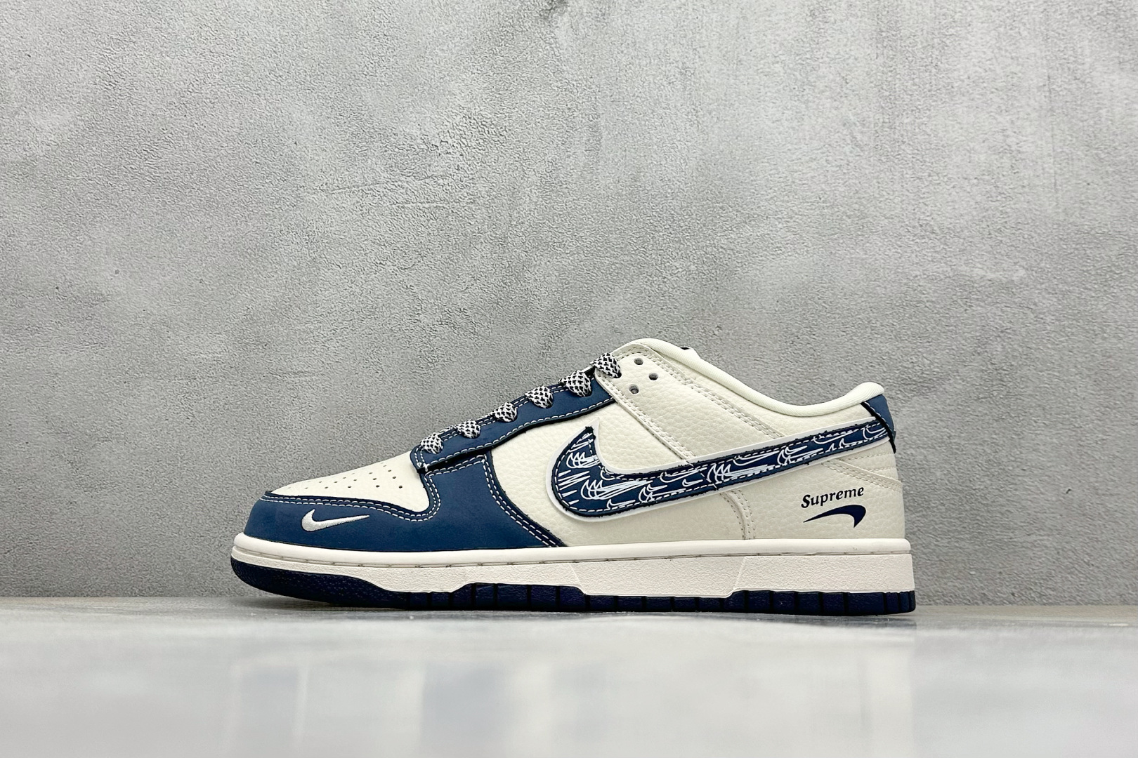 Nike SB Dunk Low Sup系列 蓝白涂鸦蓝勾 周年高端定制 低帮休闲板鞋 LW1818-116
