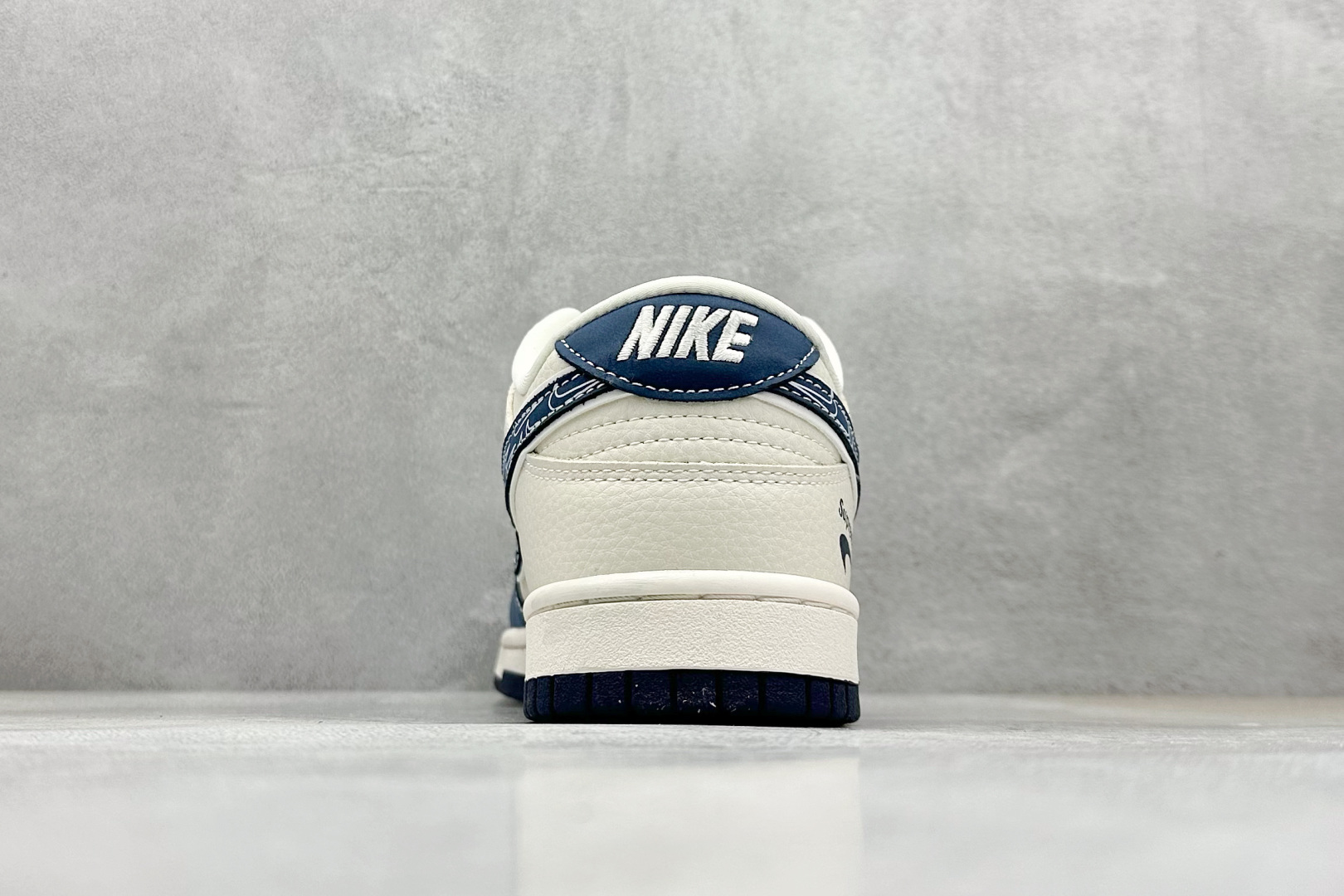 Nike SB Dunk Low Sup系列 蓝白涂鸦蓝勾 周年高端定制 低帮休闲板鞋 LW1818-116