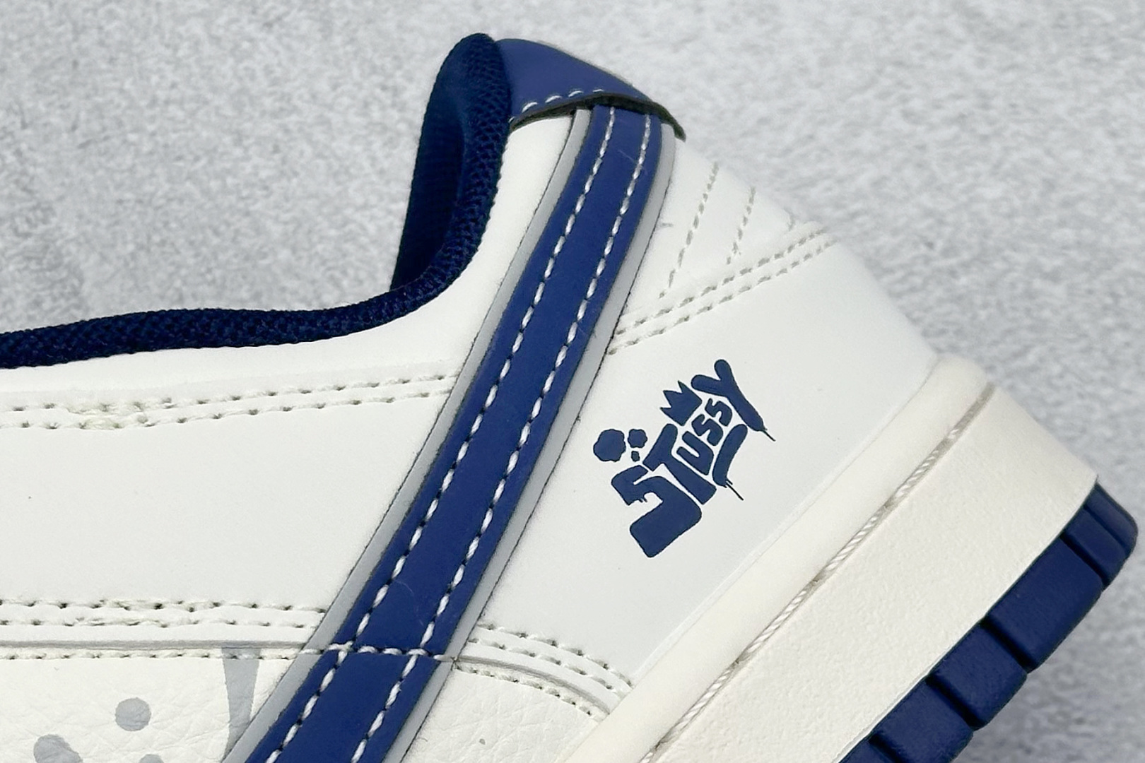 Nike SB Dunk Low 斯图西联名 双拼爆炸蓝勾 周年高端定制 低帮休闲板鞋 XS6089-593
