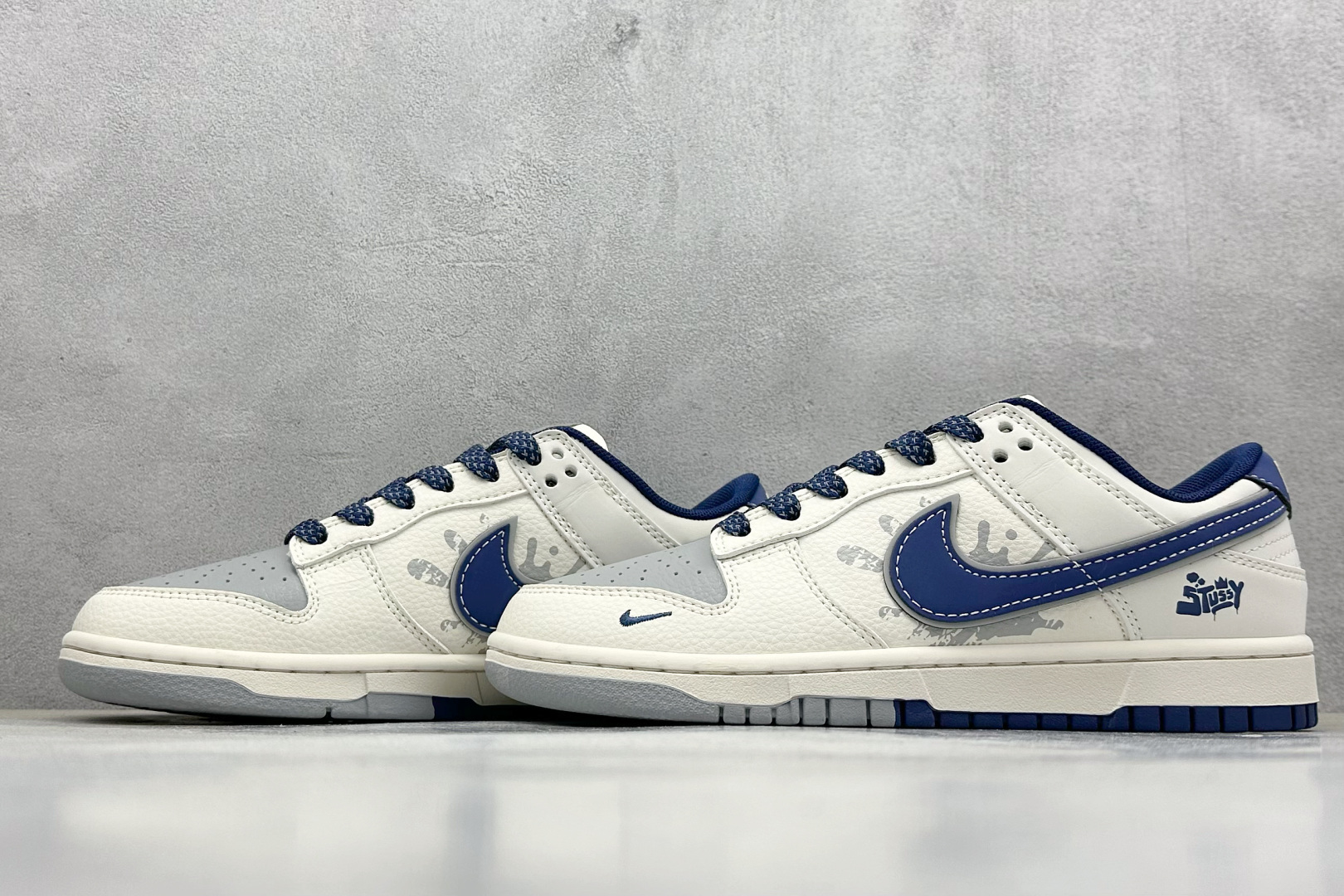 Nike SB Dunk Low 斯图西联名 双拼爆炸蓝勾 周年高端定制 低帮休闲板鞋 XS6089-593