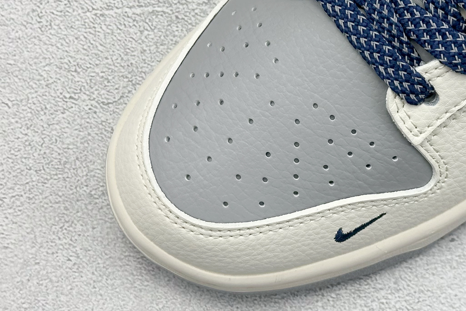 Nike SB Dunk Low 斯图西联名 双拼爆炸蓝勾 周年高端定制 低帮休闲板鞋 XS6089-593