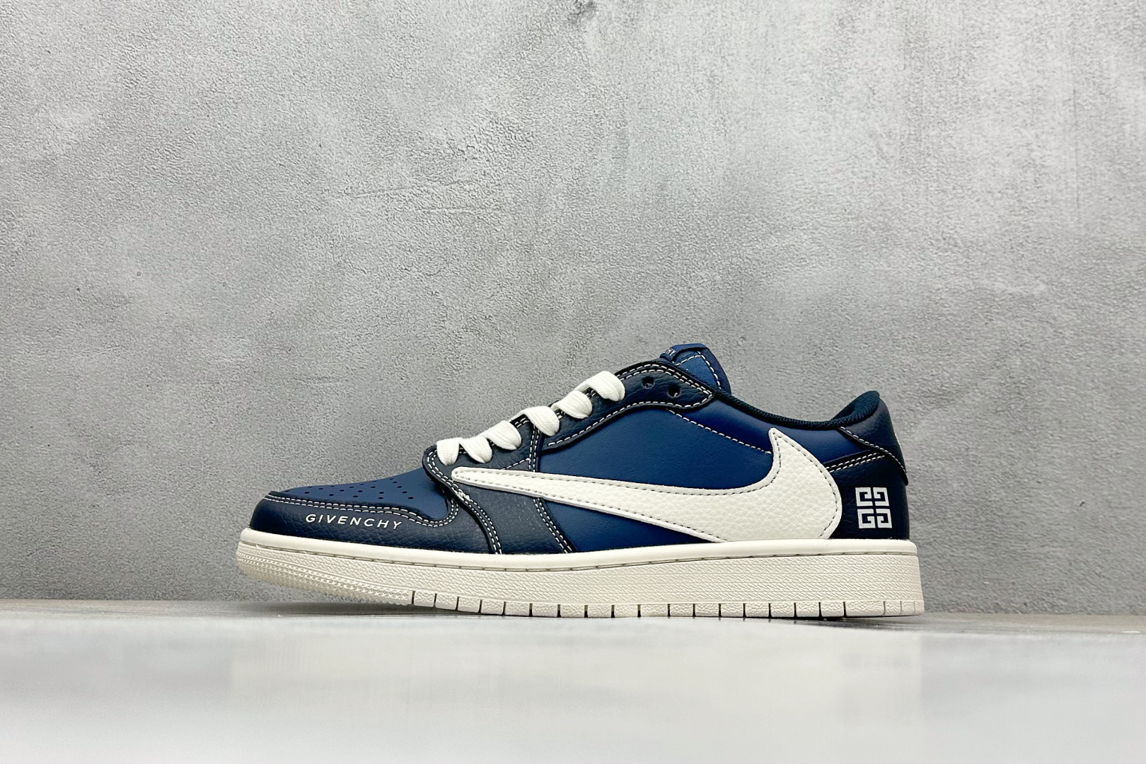 Travis Scott x Nike Air Jordan 1 Low x GIVENCHY 三方联名 Air Jordan 1 Low 反转深蓝米白倒钩 QY0568-962