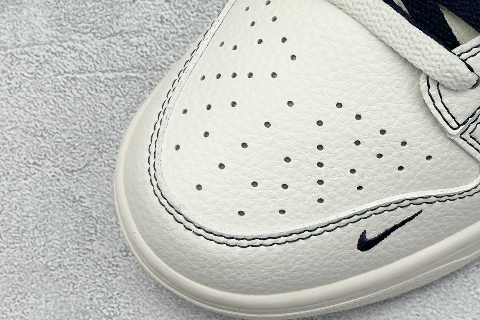 Nike SB Dunk Low x UNDEFEATED 白蓝小勾 XF8698-079