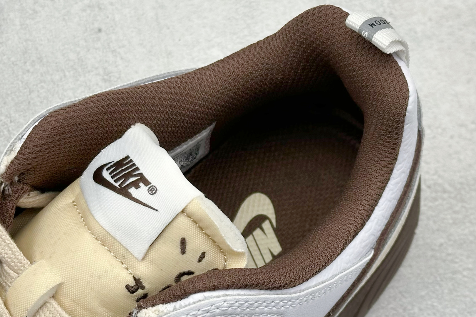 S2纯原 Travis Scott x Nike Zoom Field Jaxx ”Light Chocolate” 联名款 潮流低帮生活休闲鞋 HQ3073-100
