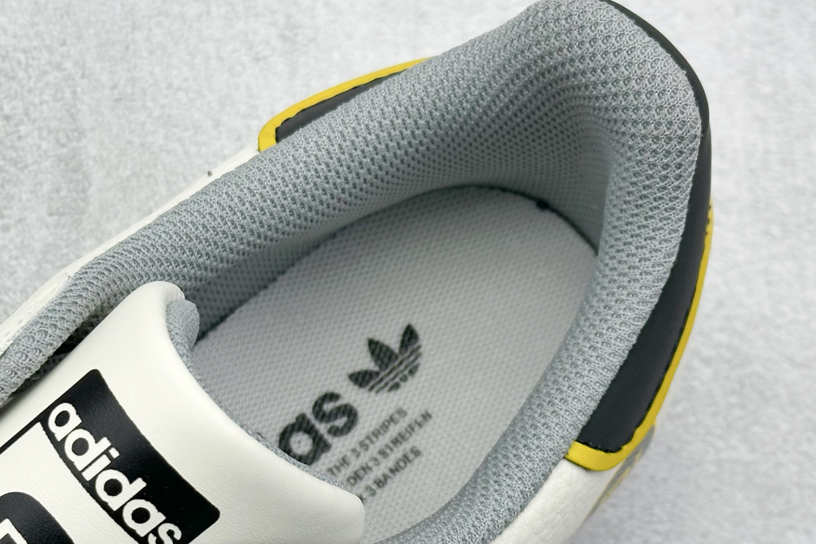 AD Originals Superstar x SU7 Ultra 82 贝壳头 白黑 SD6822