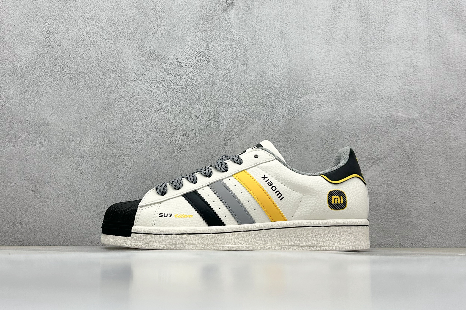 AD Originals Superstar x SU7 Ultra 82 贝壳头 白黑 SD6822