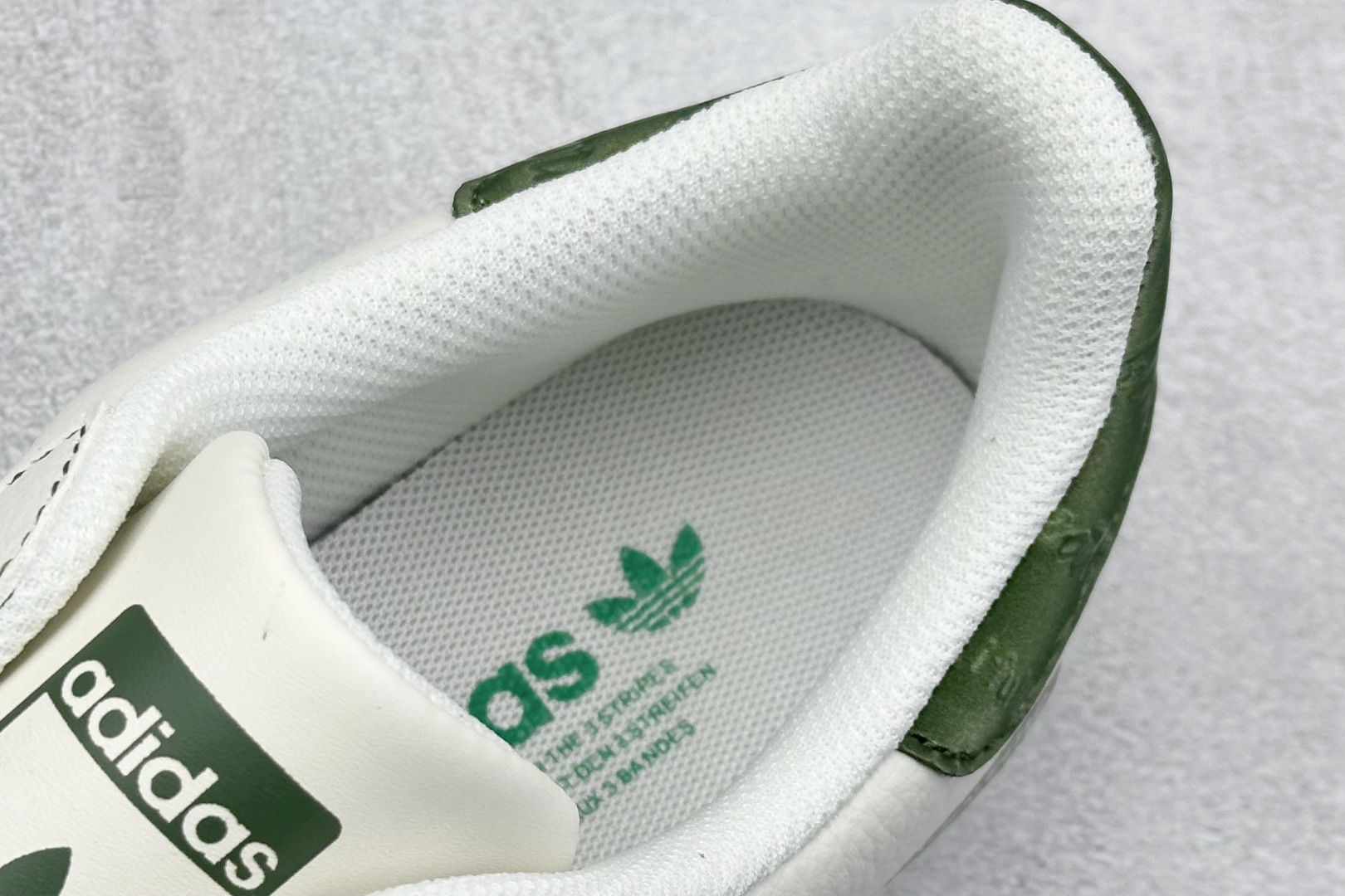 AD Originals Superstar x Supreme 白绿 HS3068