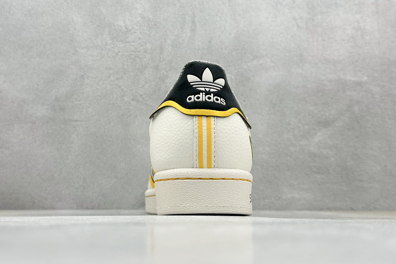 AD Originals Superstar x SU7 Ultra 贝壳头 白灰 JY8916