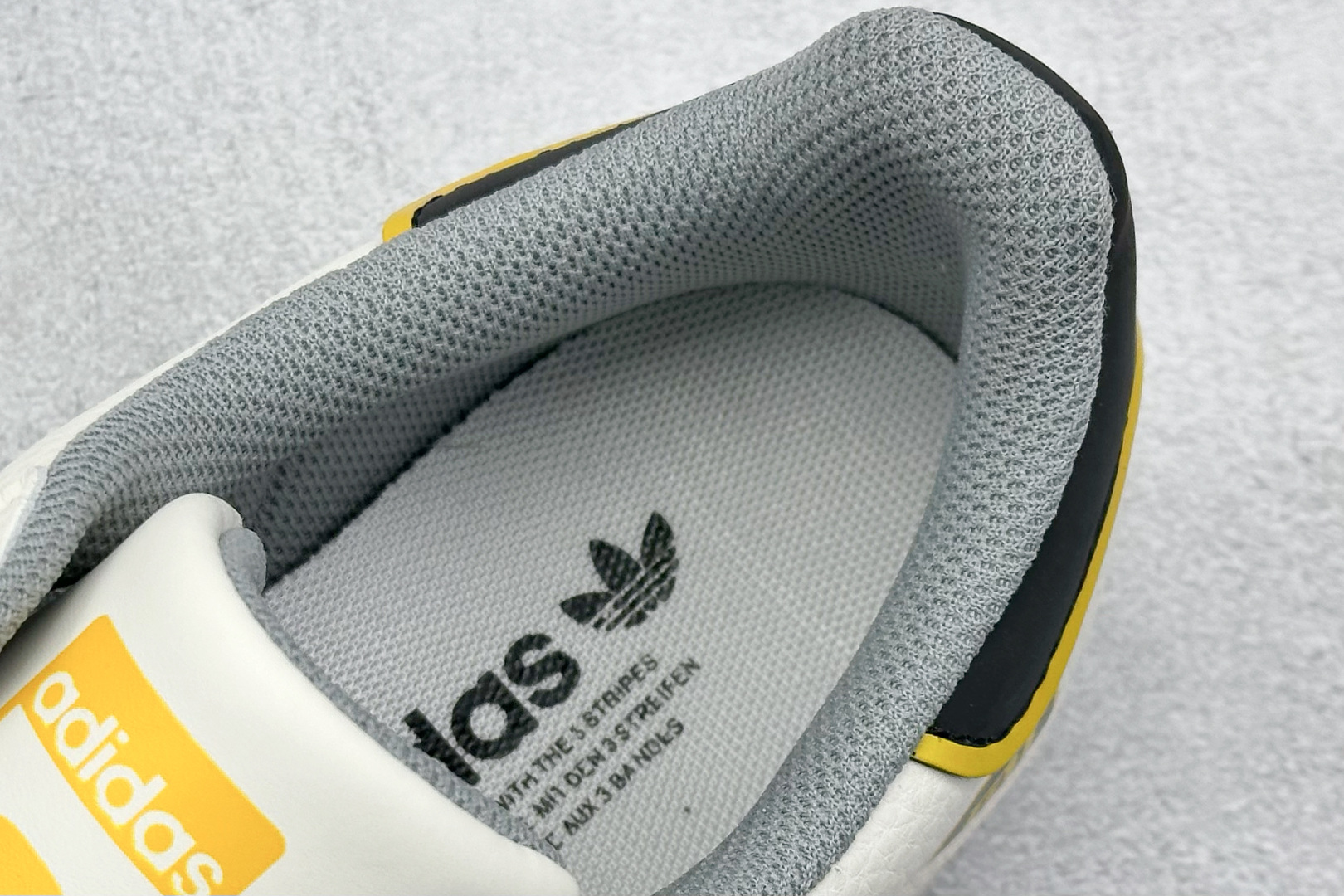 AD Originals Superstar x SU7 Ultra 贝壳头 白灰 JY8916
