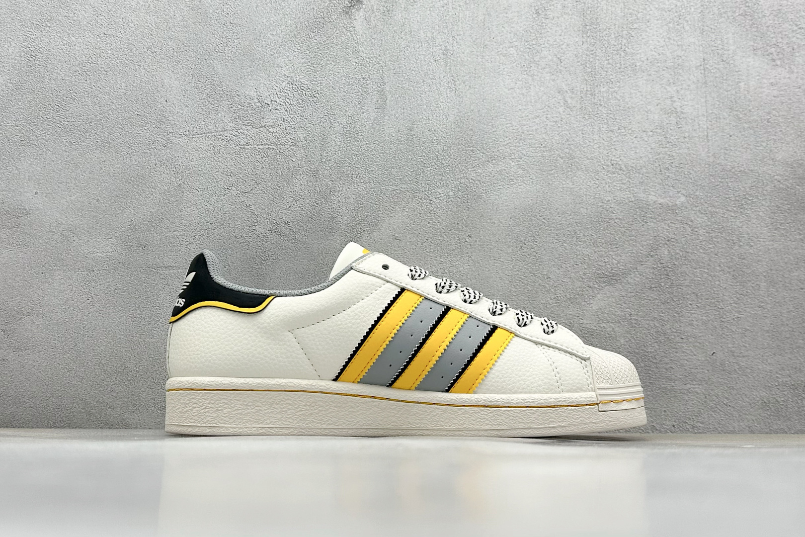 AD Originals Superstar x SU7 Ultra 贝壳头 白灰 JY8916