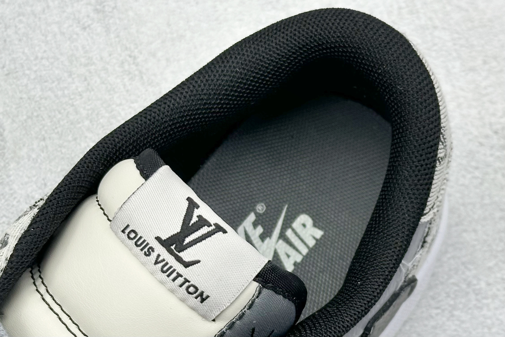 Travis Scott x Nike Air Jordan 1 Low x Louis Vuitton Air Jordan 1 Low 反转米灰黑小勾倒钩 XD0798-302