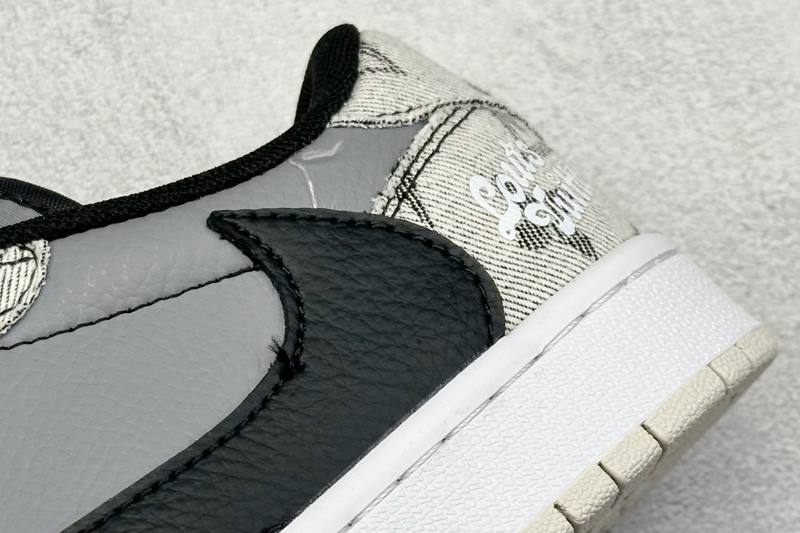 Travis Scott x Nike Air Jordan 1 Low x Louis Vuitton Air Jordan 1 Low 反转米灰黑小勾倒钩 XD0798-302