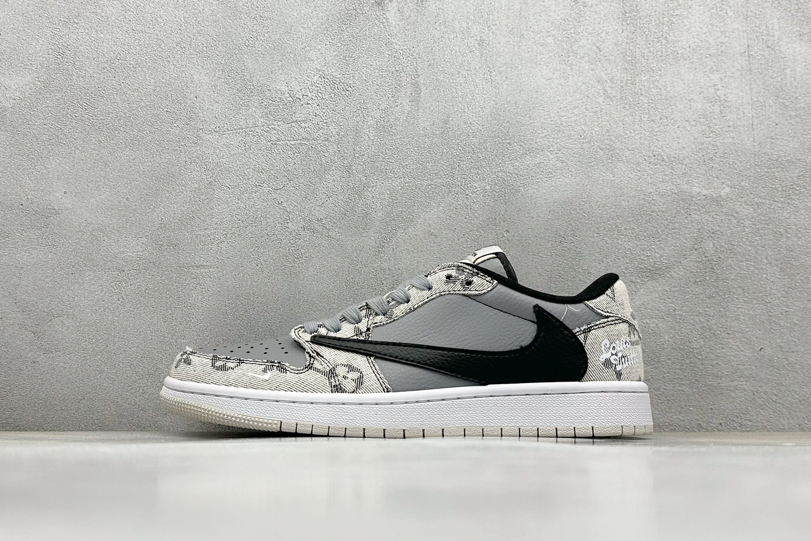 Travis Scott x Nike Air Jordan 1 Low x Louis Vuitton Air Jordan 1 Low 反转米灰黑小勾倒钩 XD0798-302